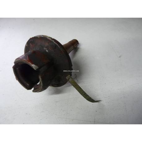 Fusée de roue arrière