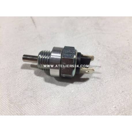 Contacteur de feu de Recul