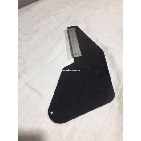 Bavette AVD sous pied de porte