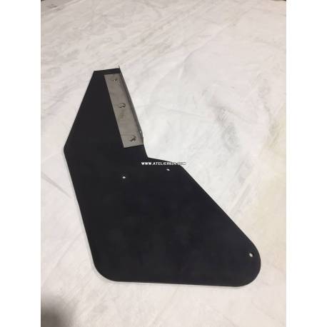 Bavette AVG sous pied de porte