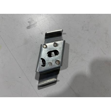 Support boitier clignotant dans pare-choc AVD