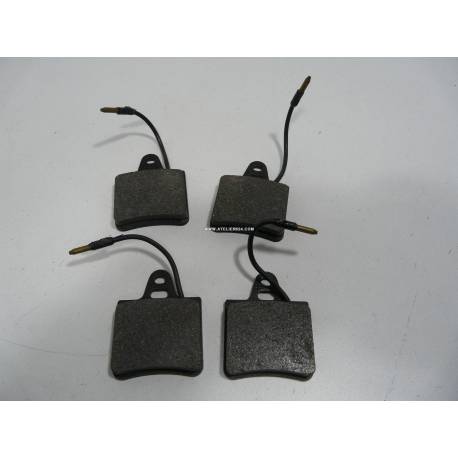 Jeu de plaquettes de frein AR. avec fil